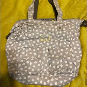 Thirty one bag with a lot of room.  Barely used